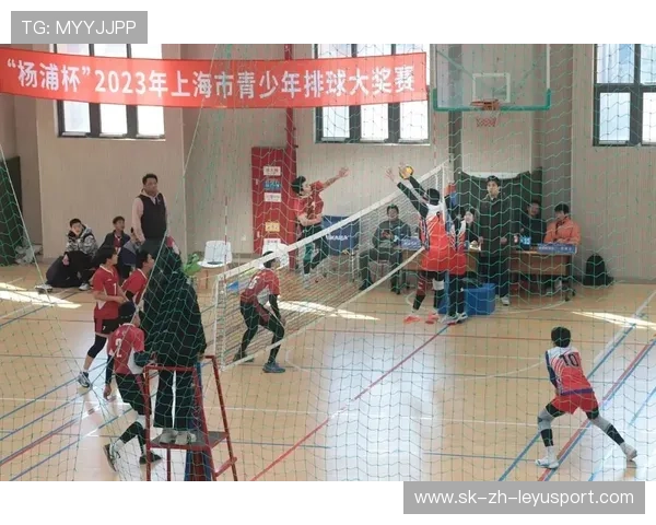 “短柄墙球：高新区全民健身馆上演反转剧，战术和快速反应成比赛关键”